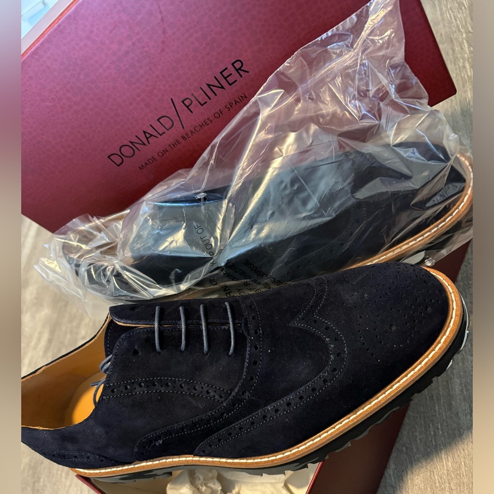 Men’s blue suede shoes